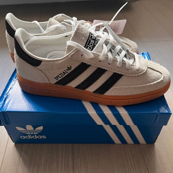 adidas Shoes - Adidas Handball Spezial "Aluminium" core black sneakers size 6